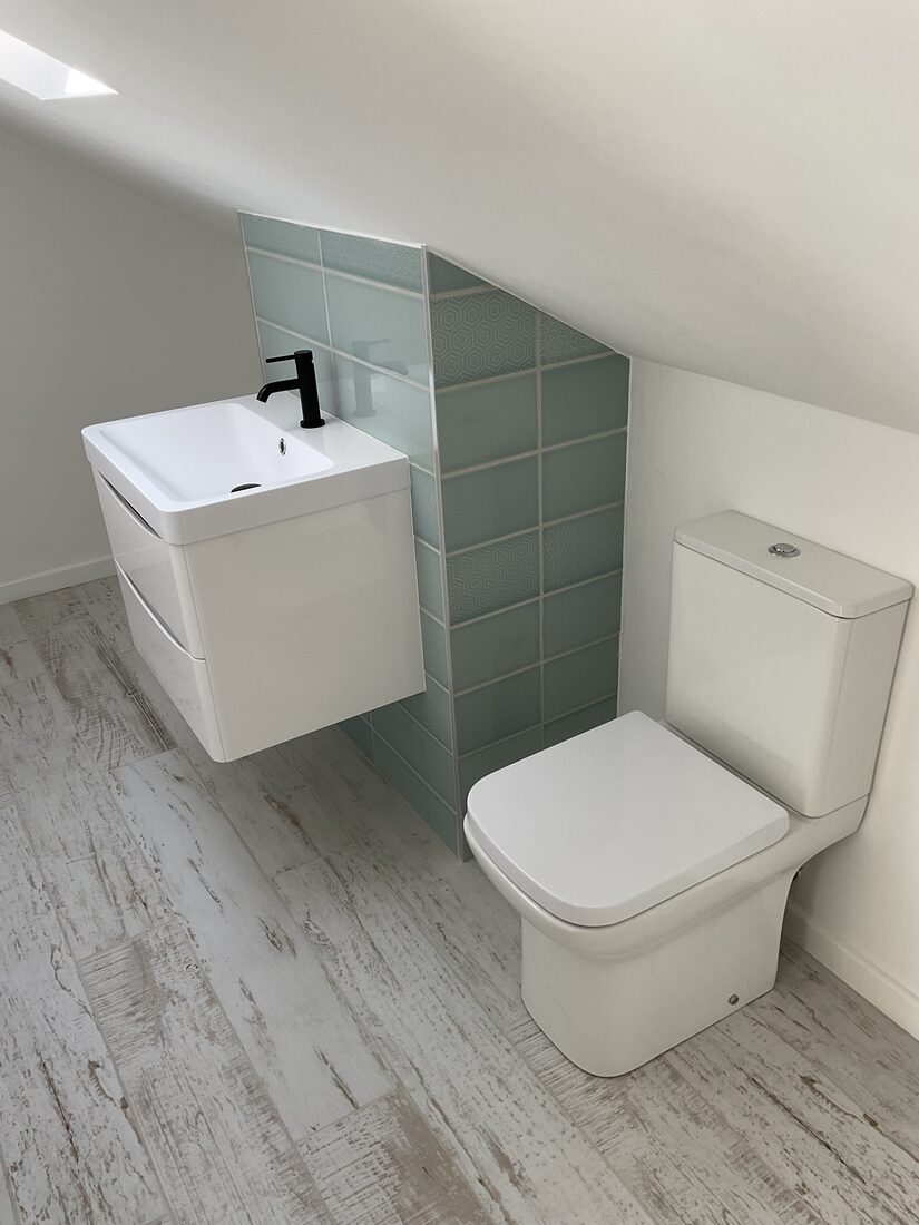 Freestanding bath with sea view